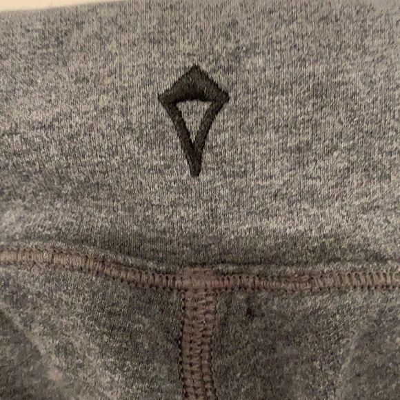 Cute Ivivva crop pants size 12 - Picture 7 of 7